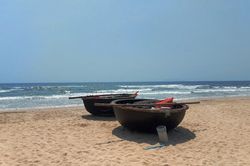 Những phút thanh bình ở bãi biển 'đẹp nhất hành tinh' dịp lễ 30/4-1/5