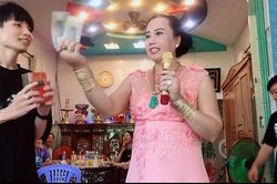 Fan Cai Lậy trai xinh gái đẹp nườm nượp thăm cô Minh Hiếu 'Bảy Miếng Đất'