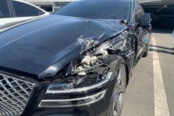 Hyundai Genesis G80 2021 gặp nạn ngay sau khi giao xe