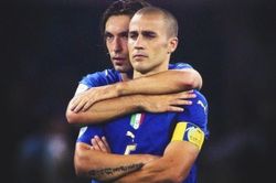 Cannavaro trêu đùa Pirlo là gã khốn vui tính