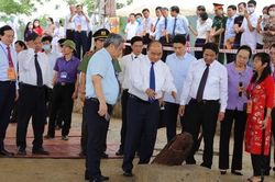 Thủ tướng tham quan bãi cọc Bạch Đằng mới phát hiện