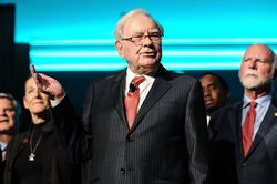 Tập đoàn của tỷ phú Warren Buffett lỗ ròng gần 50 tỷ USD trong quý 1