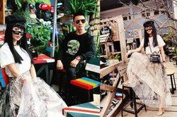 Đại gia Minh Nhựa đăng ảnh 'chất chơi' bên bà xã nhưng phong cách thời trang 'khó hiểu' của Mina Phạm mới là điều gây chú ý