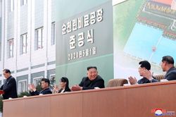 Ông Kim Jong-un xuất hiện trở lại có thông điệp gì?