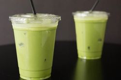 Trời nóng thế này uống matcha latte thì còn gì bằng, mà pha ở nhà chỉ 10K/ly thôi