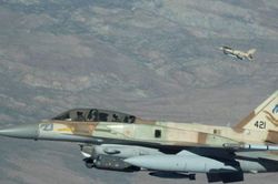 Máy bay chiến đấu Israel 'rình rập' gần biên giới với Syria