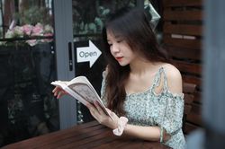 Phố sách Hà Nội đông đúc ngày cuối nghỉ lễ