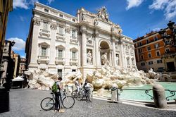 Italy dần mở cửa sau lệnh phong tỏa dài nhất thế giới