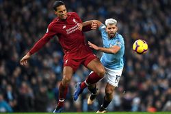 Aguero: 'Van Dijk chạy hai bước bằng tôi chạy 50 bước'