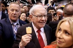 Tỷ phú Warren Buffett: 'Không gì có thể ngăn cản được nước Mỹ'