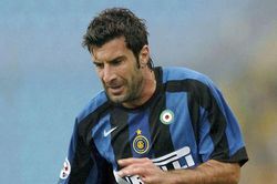 Figo: 'HLV Mancini làm tôi bẽ mặt nhất trong sự nghiệp'