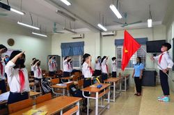 Quận Thanh Xuân: Lớp học chia đôi, chào cờ tại lớp trong ngày đầu học sinh trở lại trường