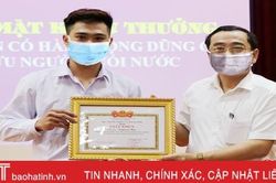 Khen thưởng sinh viên Lào dũng cảm cứu người đuối nước ở Hà Tĩnh