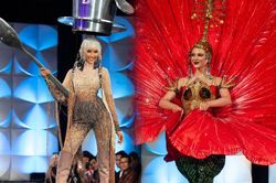 Á hậu Hoàn vũ 2019 khuyên Hoàng Thùy thi Miss Grand, cười tít mắt vì 'sự tích hoa dâm bụt có đỏ không có thơm'