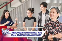 Cô bé lớp 7 chơi đàn bầu tài tình, Phương Mỹ Chi thán phục lời bà nội dạy: 'Đường làm nghệ thuật không trải thảm'