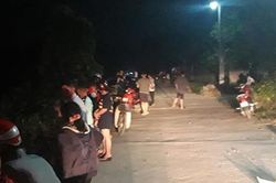 Nam thanh niên liều mình lao xuống sông cứu cô gái thoát khỏi 'miệng hà bá'