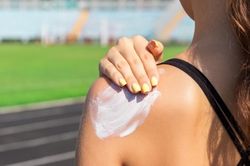Nếu chọn dùng kem chống nắng vật lý, bạn nhất định không nên bỏ qua những sản phẩm này