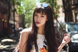 Nhan sắc trẻ trung của blogger đa tài, lai 3 dòng máu