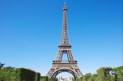 Tại sao tháp Eiffel lại cao thêm 17 cm vào mùa hè?