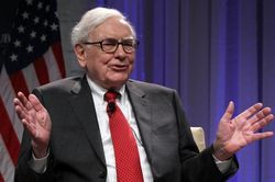 Tỷ phú Warren Buffett gợi ý 2 cuốn sách giúp vượt qua khủng hoảng
