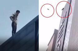 Người đàn ông leo lên nóc tòa nhà, ném nhiều tiền mặt xuống đất