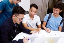 Tiến sĩ 9X bảo vệ luận án online