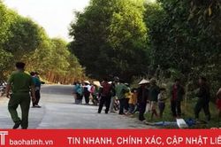 Xe máy chở 4 nữ sinh đâm vào cột mốc, 2 người tử vong tại chỗ
