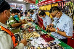 Các nước nới lỏng phong tỏa, giá vàng châu Á đi xuống trong phiên 5/5