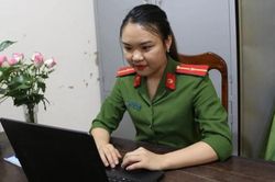 Nữ công an nhận dạy tiếng Anh, học phí chuyển thẳng đến quỹ chống dịch