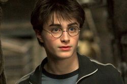 Daniel Radcliffe, David Beckham đọc 'Harry Potter' phiên bản mới