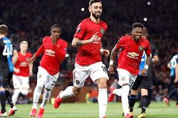 Premier League trở lại: Đá không khán giả, ai lợi ai thiệt?