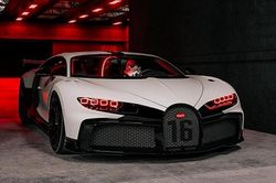 Siêu xe Bugatti Chiron Pur Sport hơn 3,5 triệu USD độ Star War