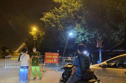 Gỡ bỏ phong tỏa thôn Hạ Lôi: 'Cả đời chúng tôi chưa bao giờ trải qua khoảnh khắc này'