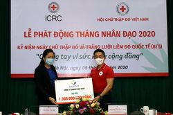 Sanofi VN đóng góp 1,3 tỷ đồng hỗ trợ người dân bị ảnh hưởng bởi hạn mặn và đẩy lùi dịch covid -19