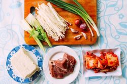 Cách làm món canh kim chi thịt bò đơn giản mà ngon như ngoài hàng