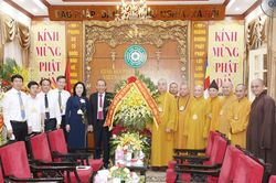 Phó Thủ tướng Thường trực chúc mừng Giáo hội Phật giáo