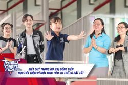 Cô bé lớp 1 bán tranh tự vẽ, tiết kiệm tiền nuôi dì khiến Phương Mỹ Chi hết lời khen ngợi