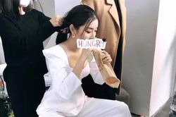 Á hậu Huyền My dùng 'quái chiêu' để mặc vừa quần áo, fan cười nghiêng ngả