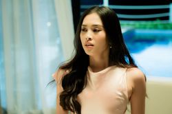 Hoa hậu Tiểu Vy, Đỗ Mỹ Linh và Tường San diễn xuất trong MV ra sao?