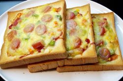 Cách làm pizza bằng bánh sandwich chỉ tốn 10 phút