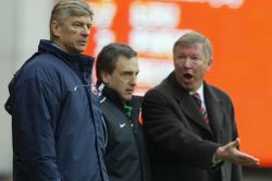 Ferguson từng cố làm khó Wenger trước vụ Van Persie