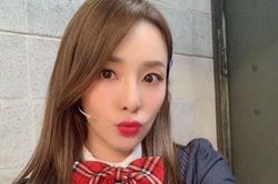 Dara vẫn tươi trẻ khi mặc đồng phục học sinh ở tuổi 36
