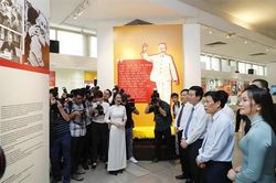 Những hiện vật đặc biệt ở triển lãm 'Hồ Chí Minh- Những nét phác họa chân dung'