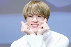 'Văn hóa hip-hop' khác người của Jin BTS khiến ARMY 'tranh nhau'