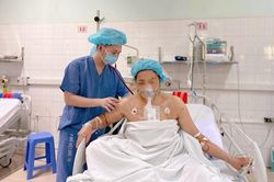 Cứu sống nữ bệnh nhân bị đạn bắn xuyên tim