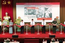 Khai mạc trưng bày chuyên đề 'Hồ Chí Minh - Những nét phác họa chân dung'