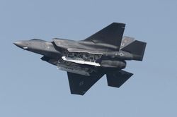 Tạp chí Mỹ Popular Mechanics nêu phương pháp đánh bại máy bay F-35