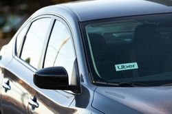 Uber cắt giảm 3.700 nhân viên, CEO không nhận lương cơ bản