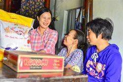 Cô giáo hay làm việc thiện