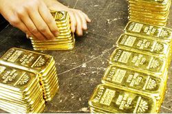Giá vàng đảo chiều bật tăng mạnh, khi kinh tế suy giảm